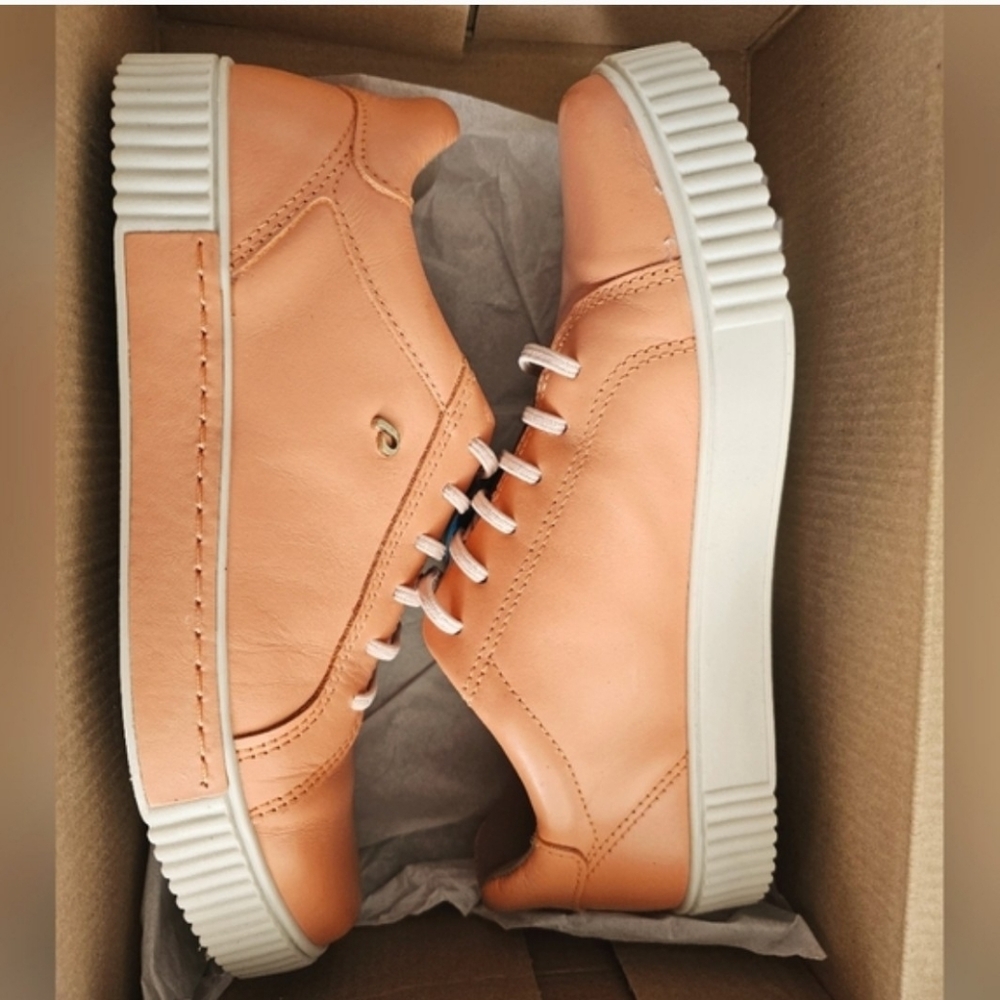 Woman's Sneakers